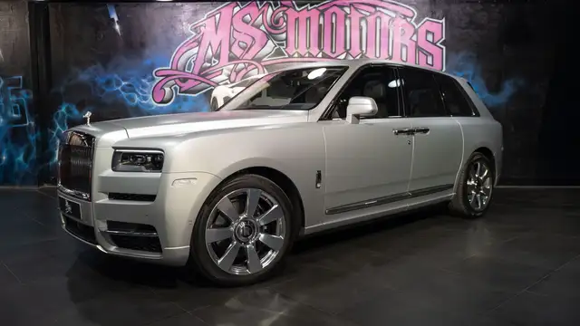 Rolls-Royce Cullinan ROLLS ROYCE CULLINAN 6.8 V12 BITURBO 571