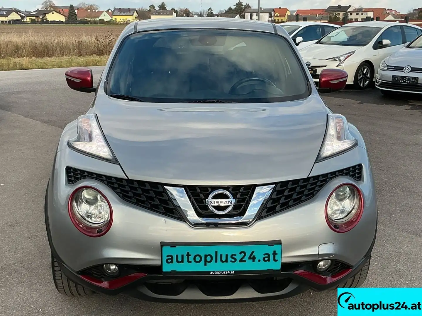 Nissan Juke 1,6 Acenta Automatik Grau - 2