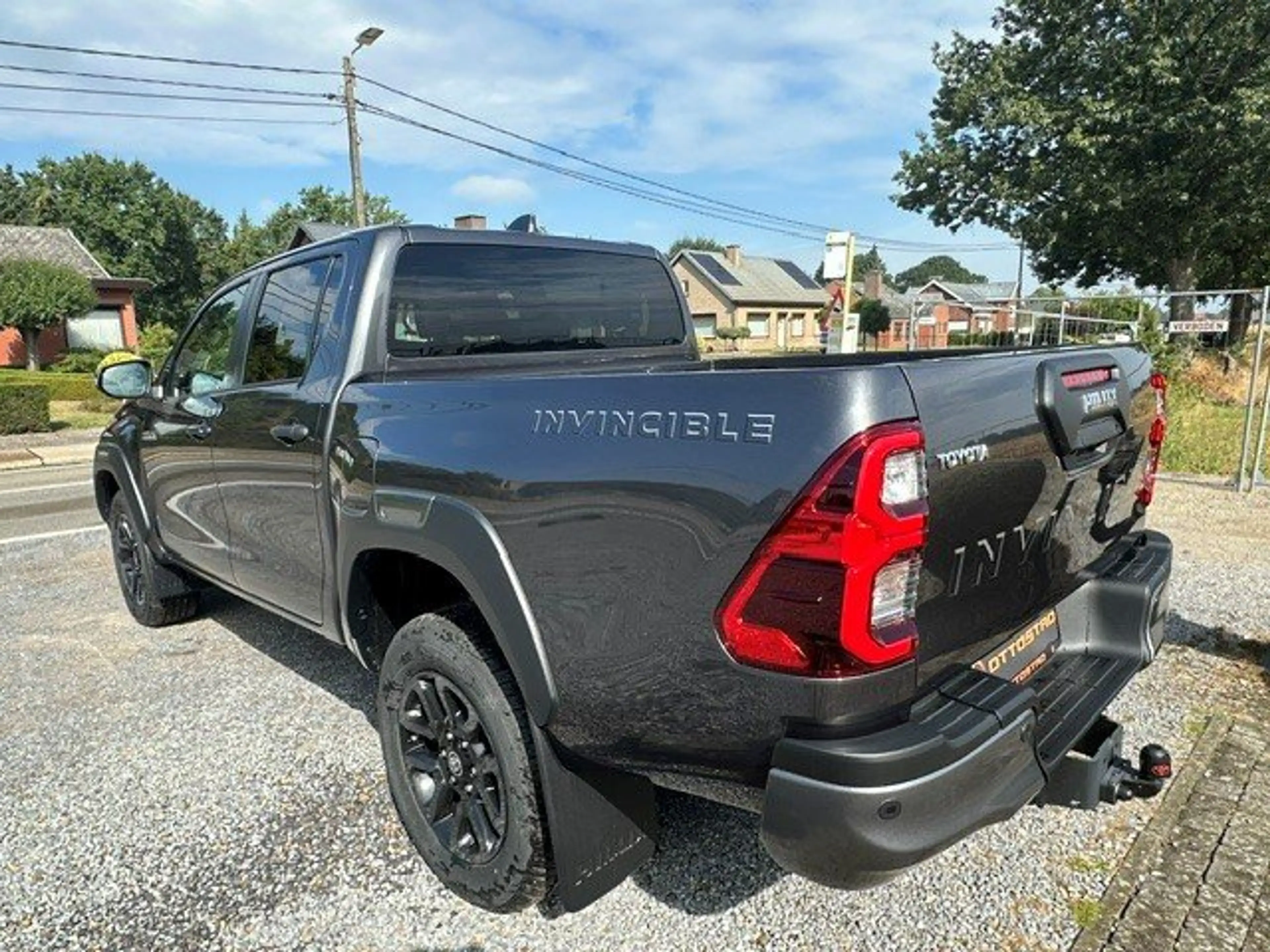 Toyota Hilux Invicible — photo 5