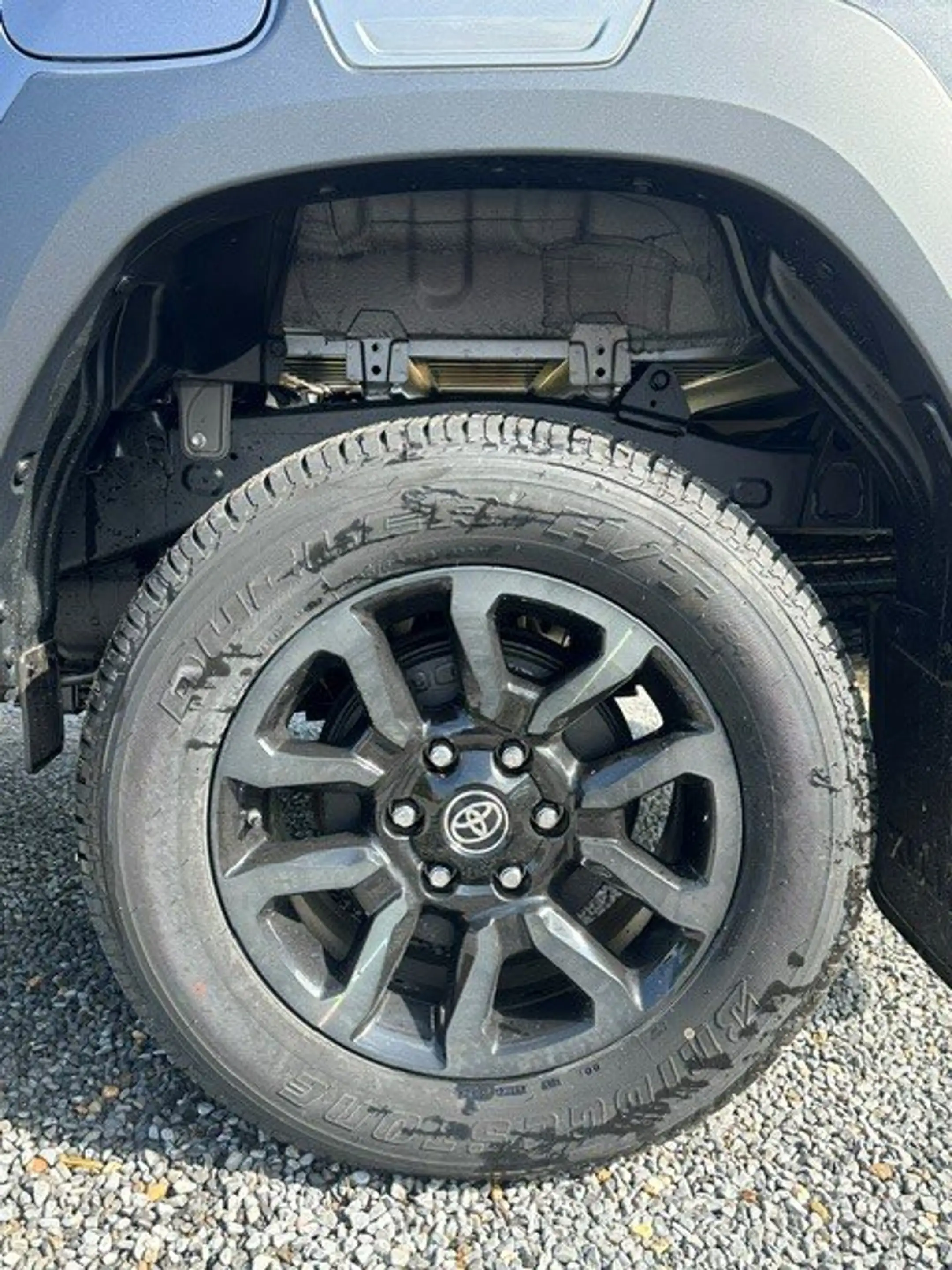 Toyota Hilux Invicible — photo 7