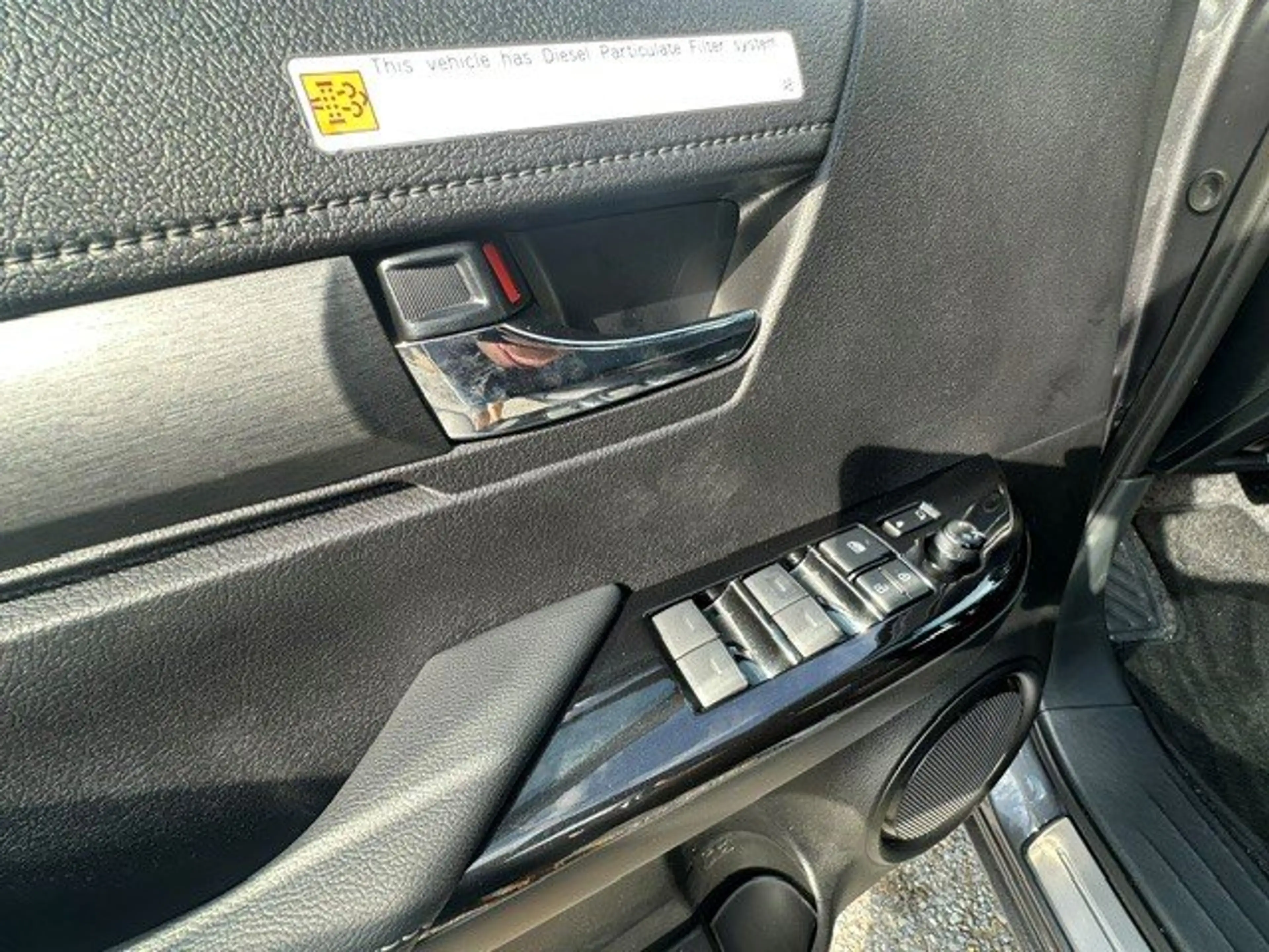 Toyota Hilux Invicible — photo 15