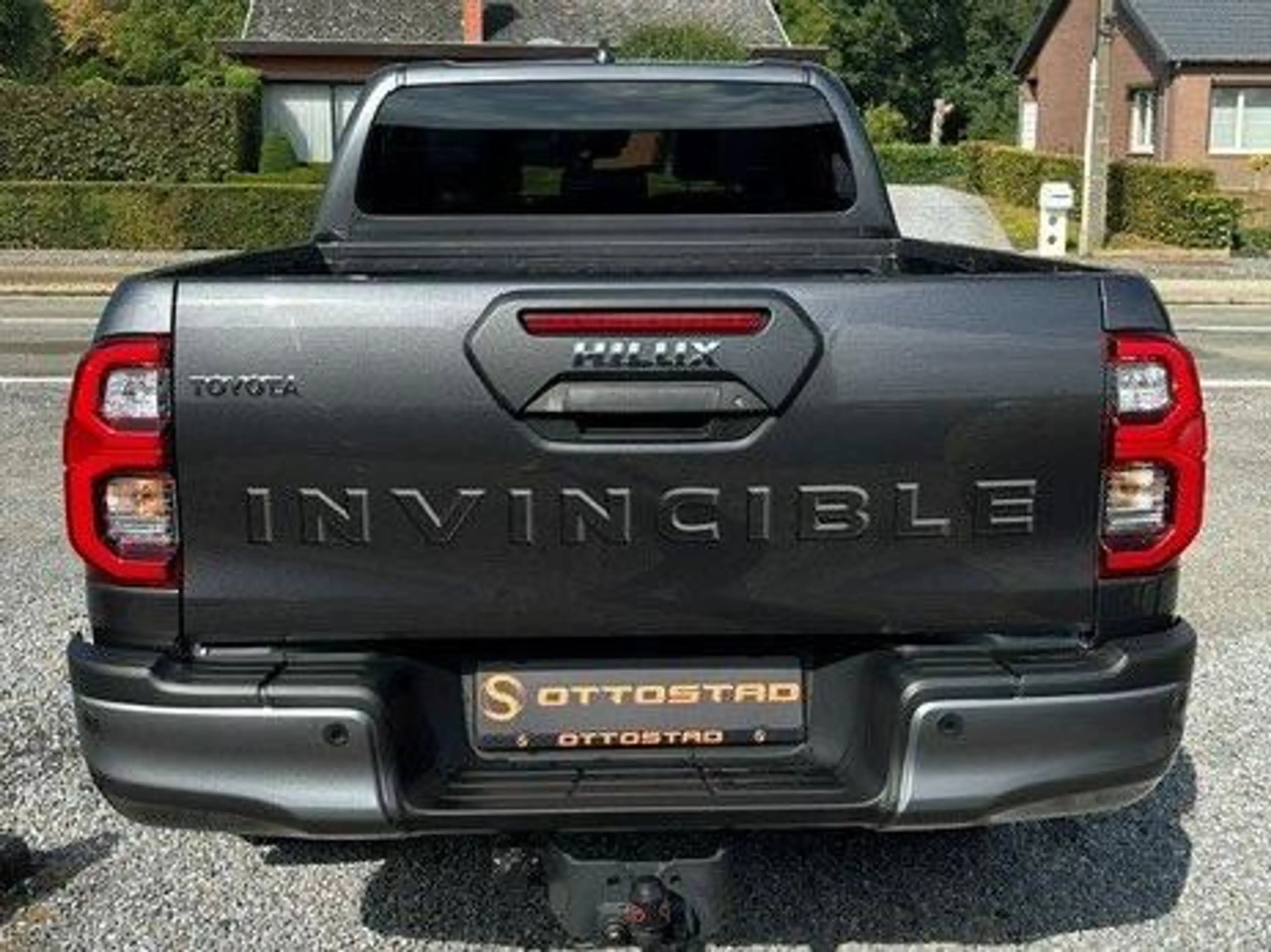 Toyota Hilux Invicible — photo 6