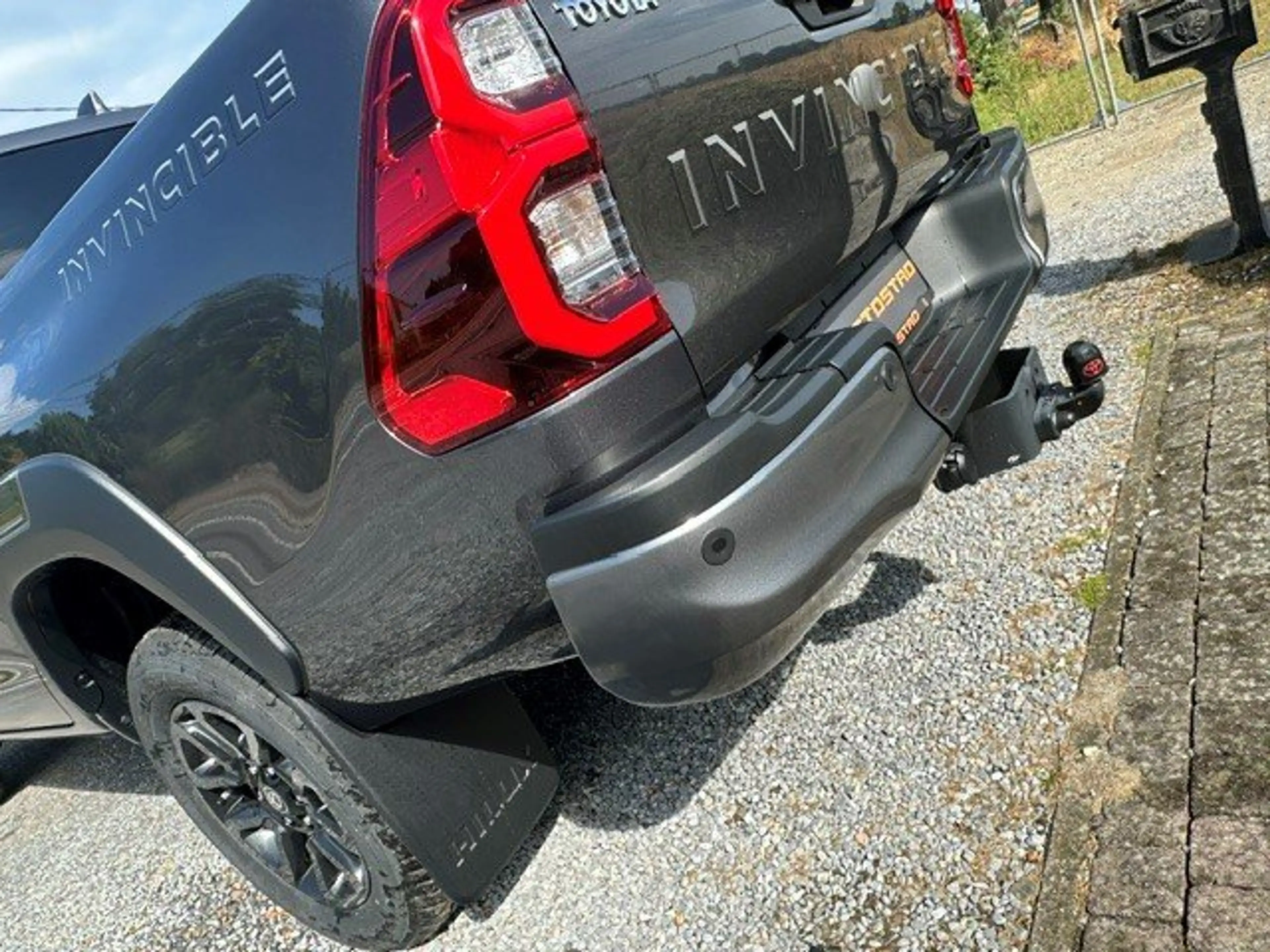 Toyota Hilux Invicible — photo 8