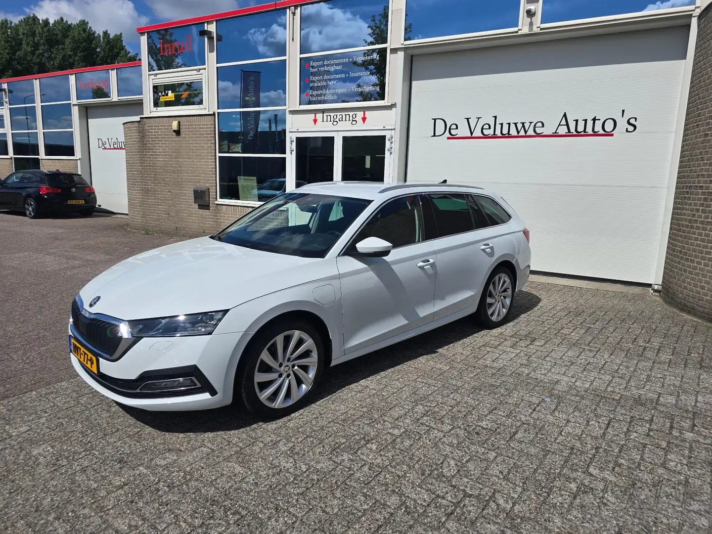 Skoda Octavia Combi 1.4 TSI iV PHEV Sportline Business trkhk Wit - 2