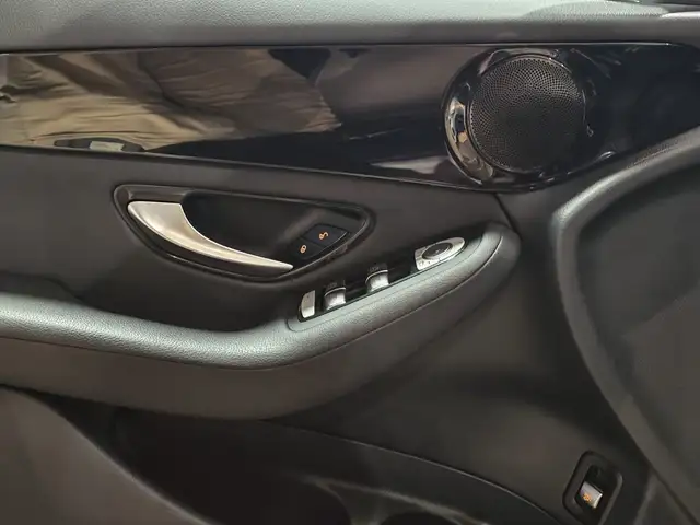 Mercedes-Benz GLC view 6