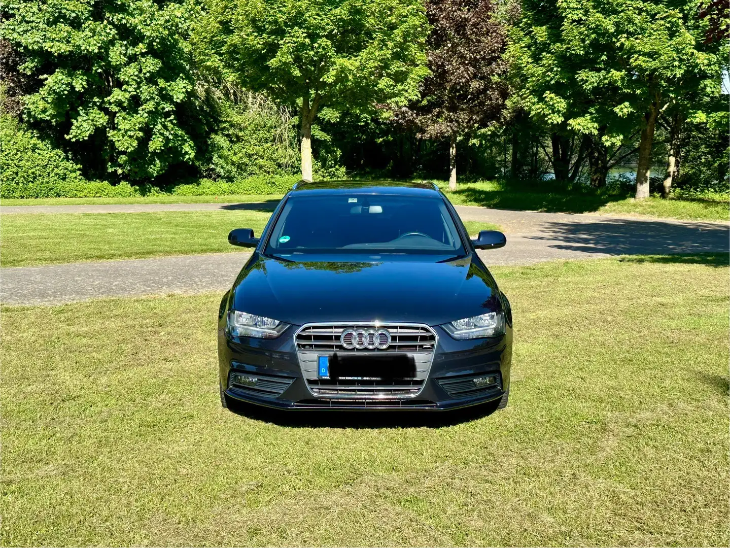 Audi A4 Attraction Blau - 2