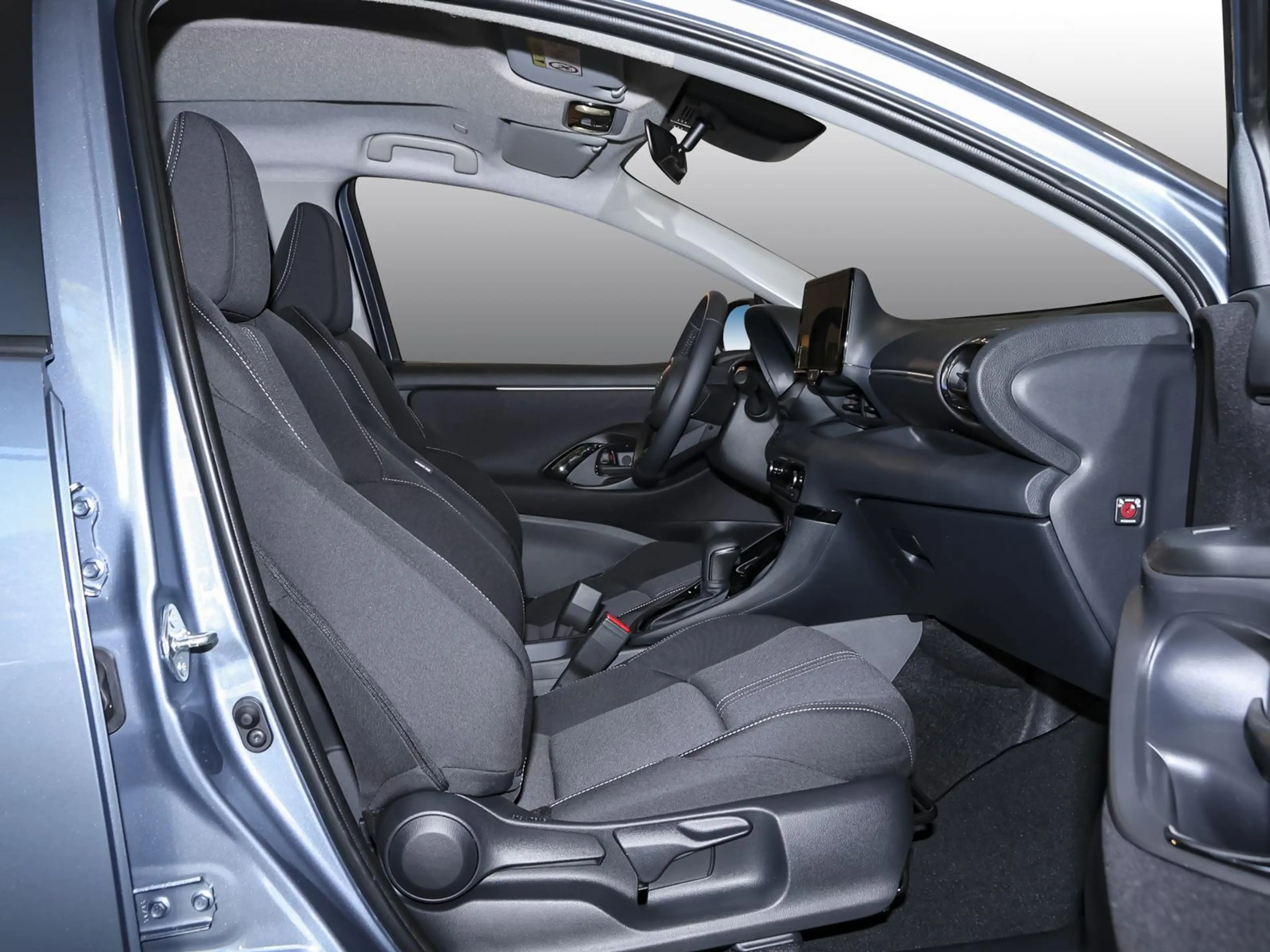 Toyota Yaris Teamplayer 1,5 Hybrid CVT NAVI SHZ PDC — photo 3
