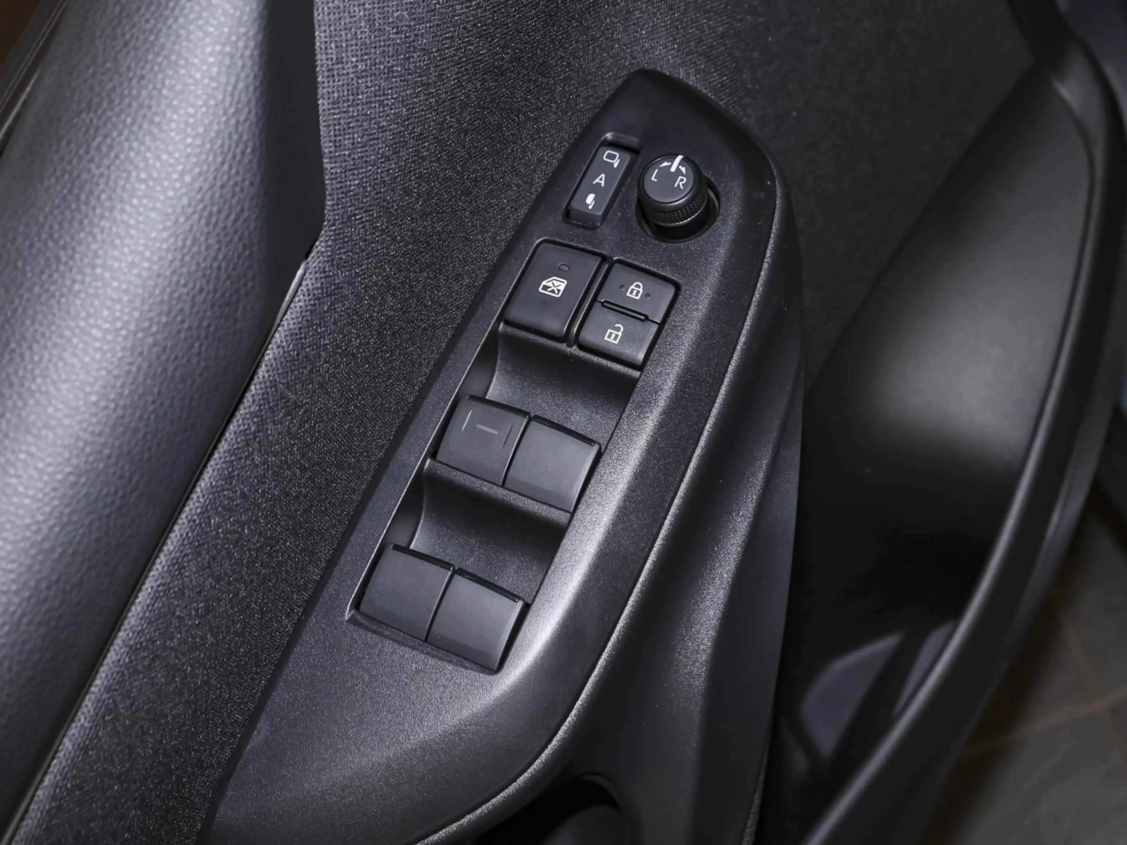Toyota Yaris Teamplayer 1,5 Hybrid CVT NAVI SHZ PDC — photo 9