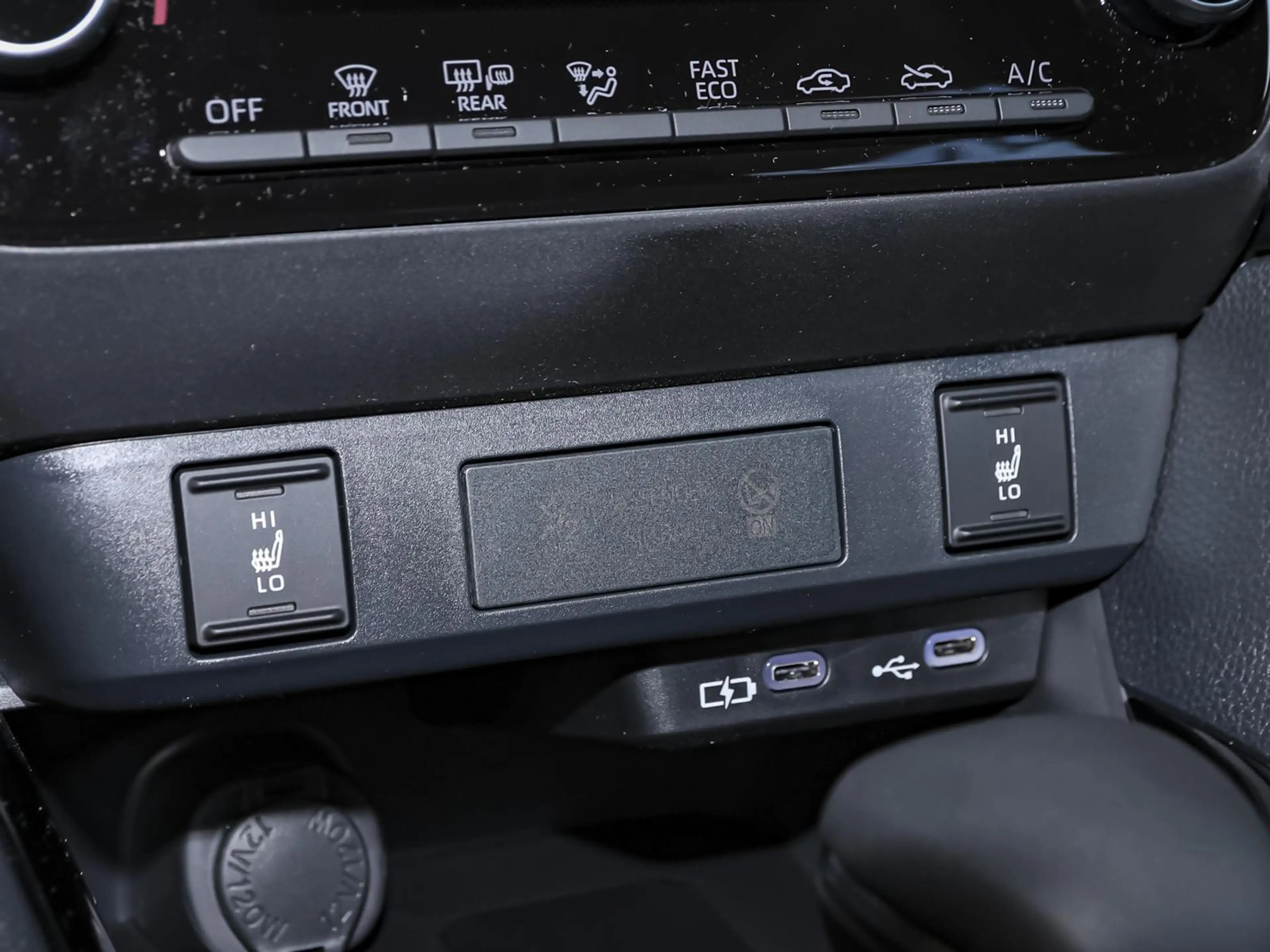 Toyota Yaris Teamplayer 1,5 Hybrid CVT NAVI SHZ PDC — photo 11