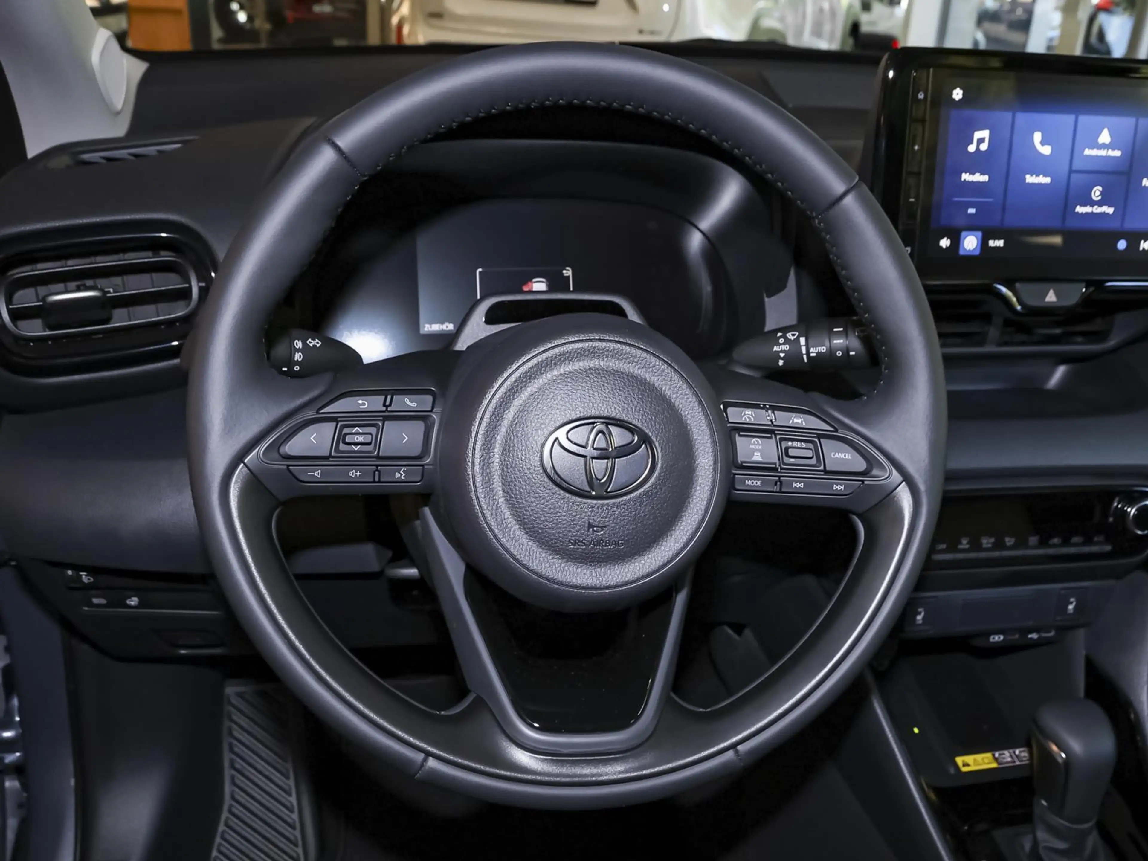 Toyota Yaris Teamplayer 1,5 Hybrid CVT NAVI SHZ PDC — photo 10