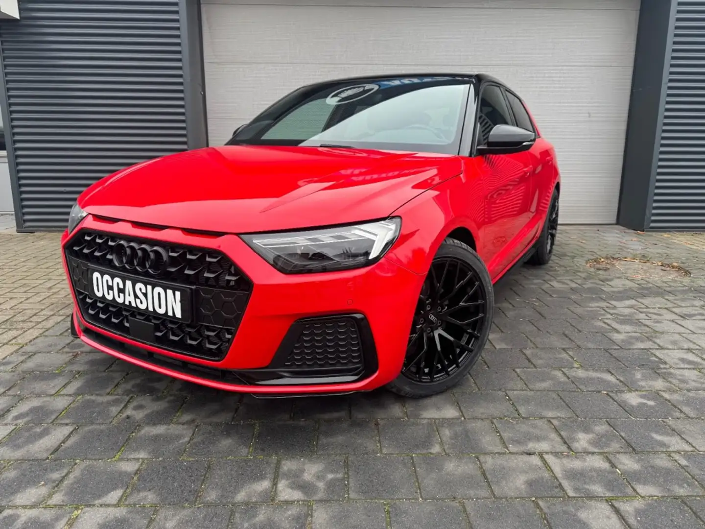 Audi A1 30 tfsi s tronic black pack s line Rood - 2
