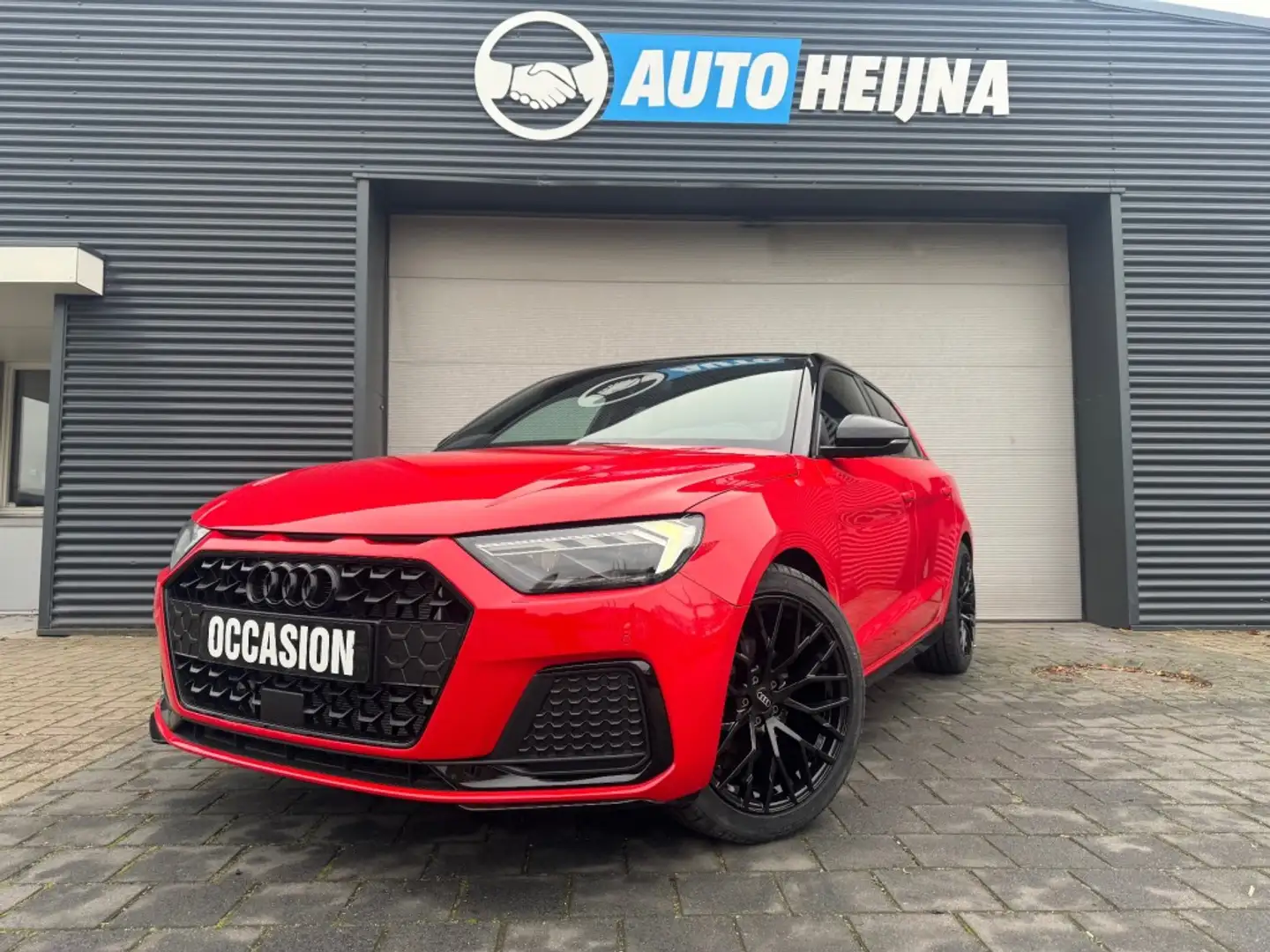 Audi A1 30 tfsi s tronic black pack s line Rood - 1
