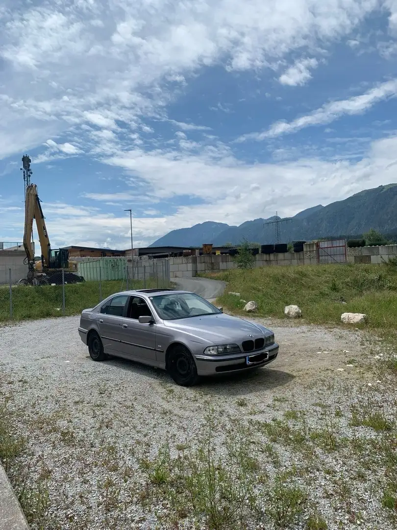 BMW 520 520i - E39 - 1
