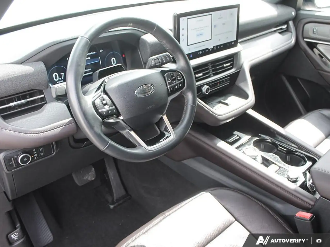 Ford Explorer снимка Ford Explorer