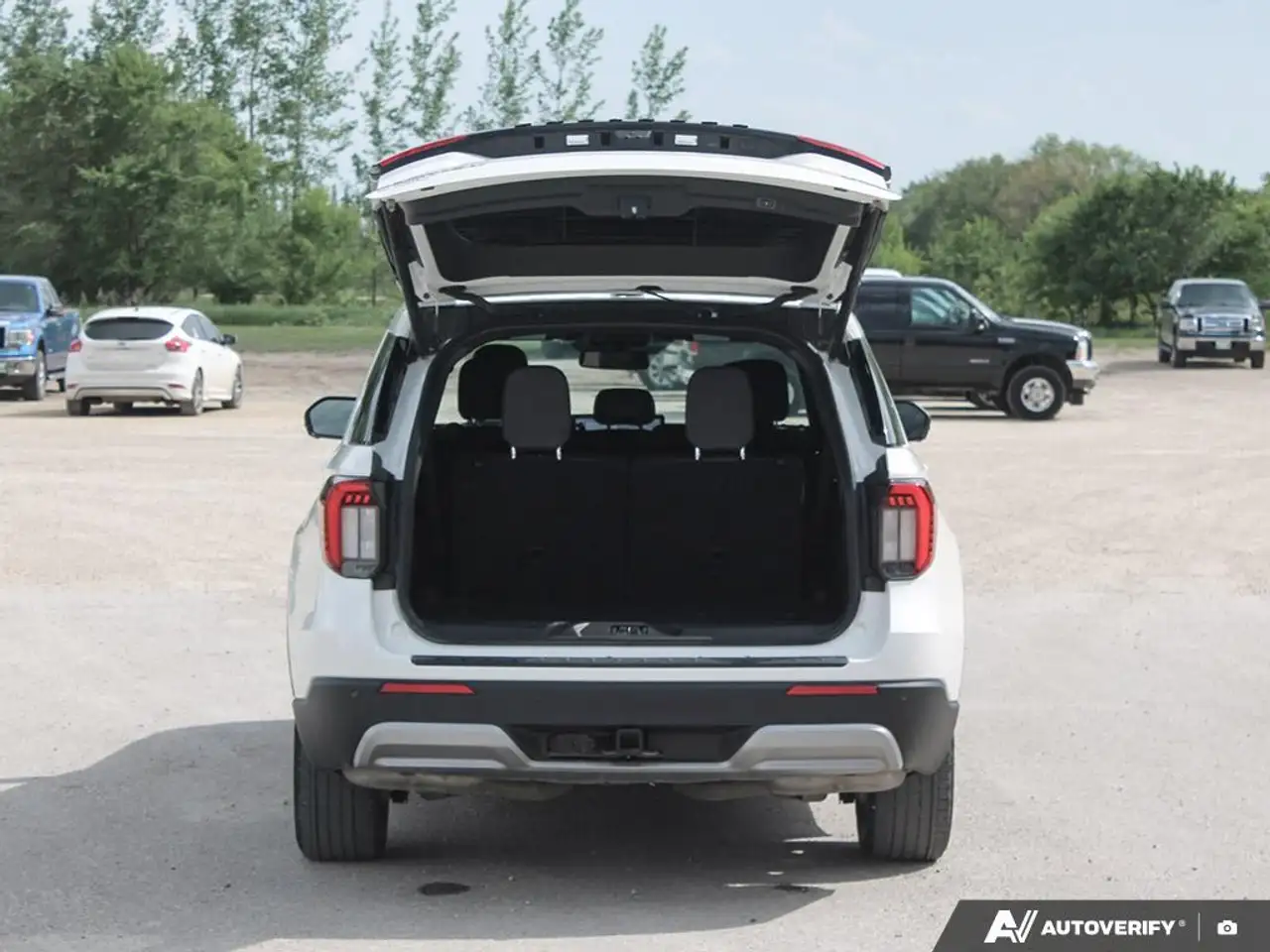 Ford Explorer снимка Ford Explorer