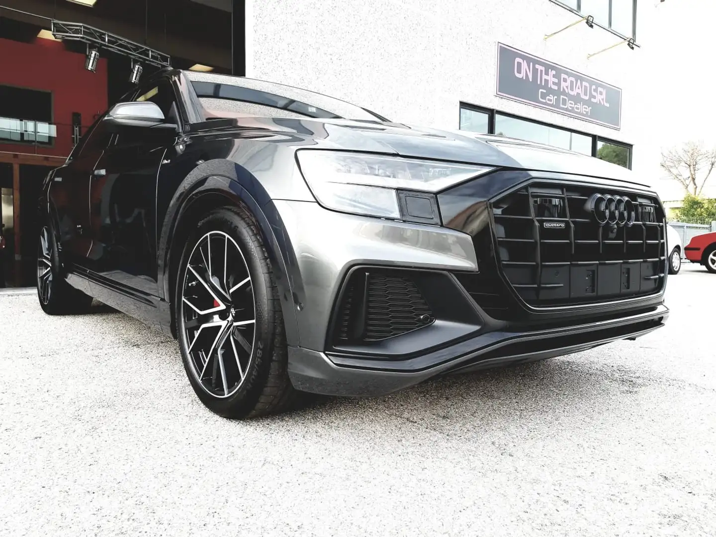 Audi Q8 S-LINE/MATRIX/360°/BLACK EDITION/ACC/PANORAMA// Grau - 1