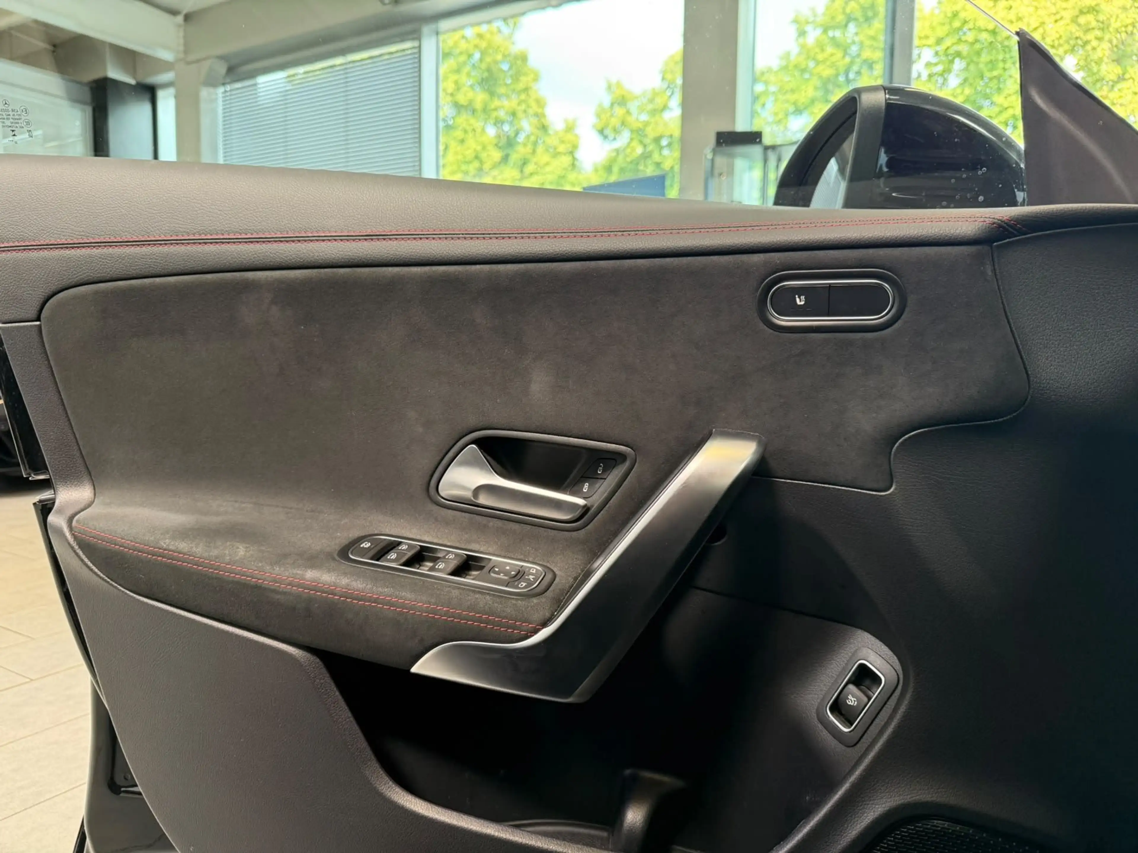 Mercedes-Benz CLA 200 AMG NIGHT+KAMERA+KEYLESS+LED+TOTW+AMBI. — photo 12