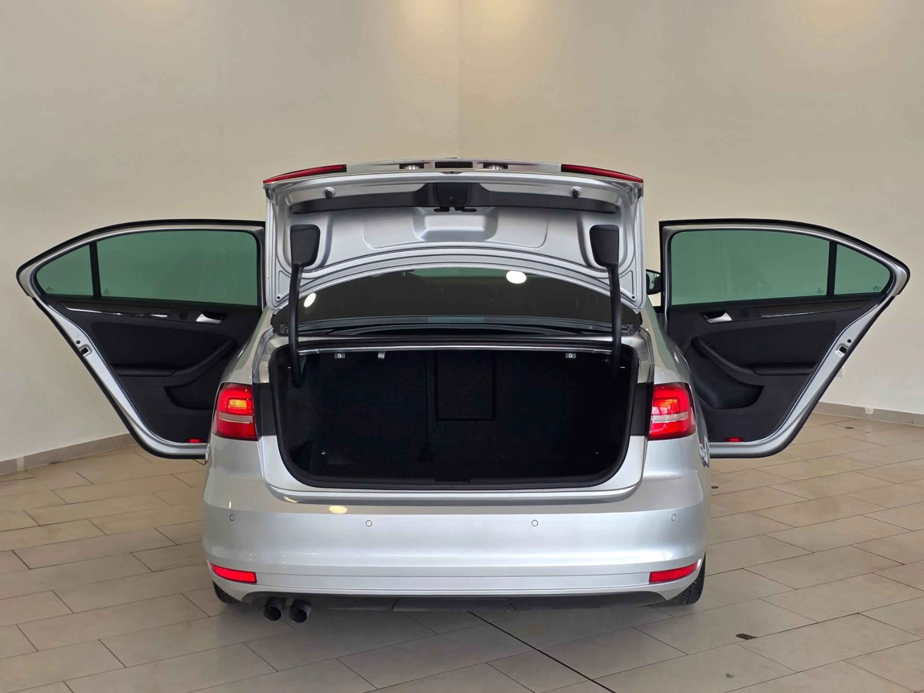 Volkswagen Jetta 2.0 TDI BMT Tech|AHK|BIXENON|NAVI|2-HAND| — photo 14