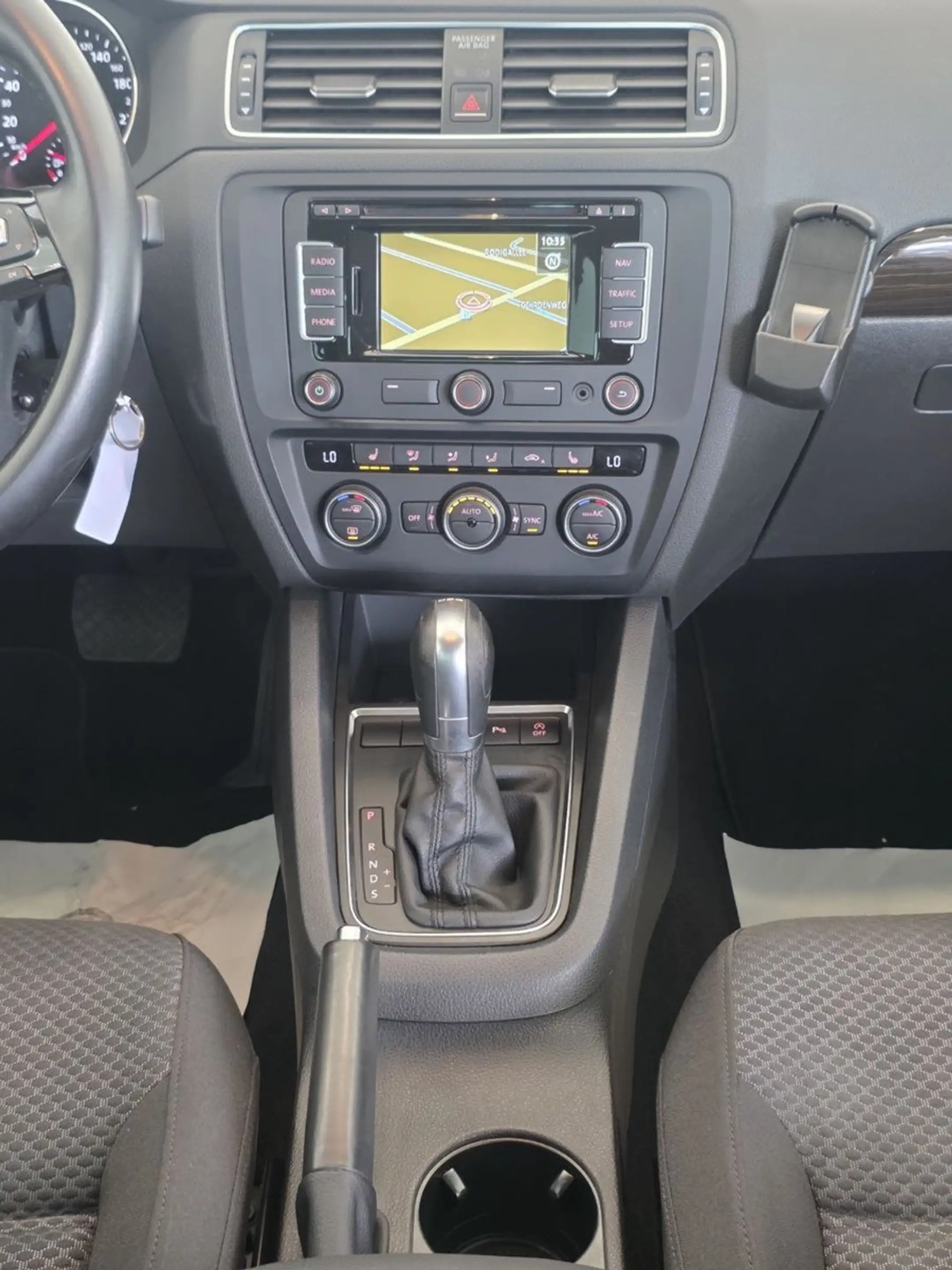 Volkswagen Jetta 2.0 TDI BMT Tech|AHK|BIXENON|NAVI|2-HAND| — photo 13