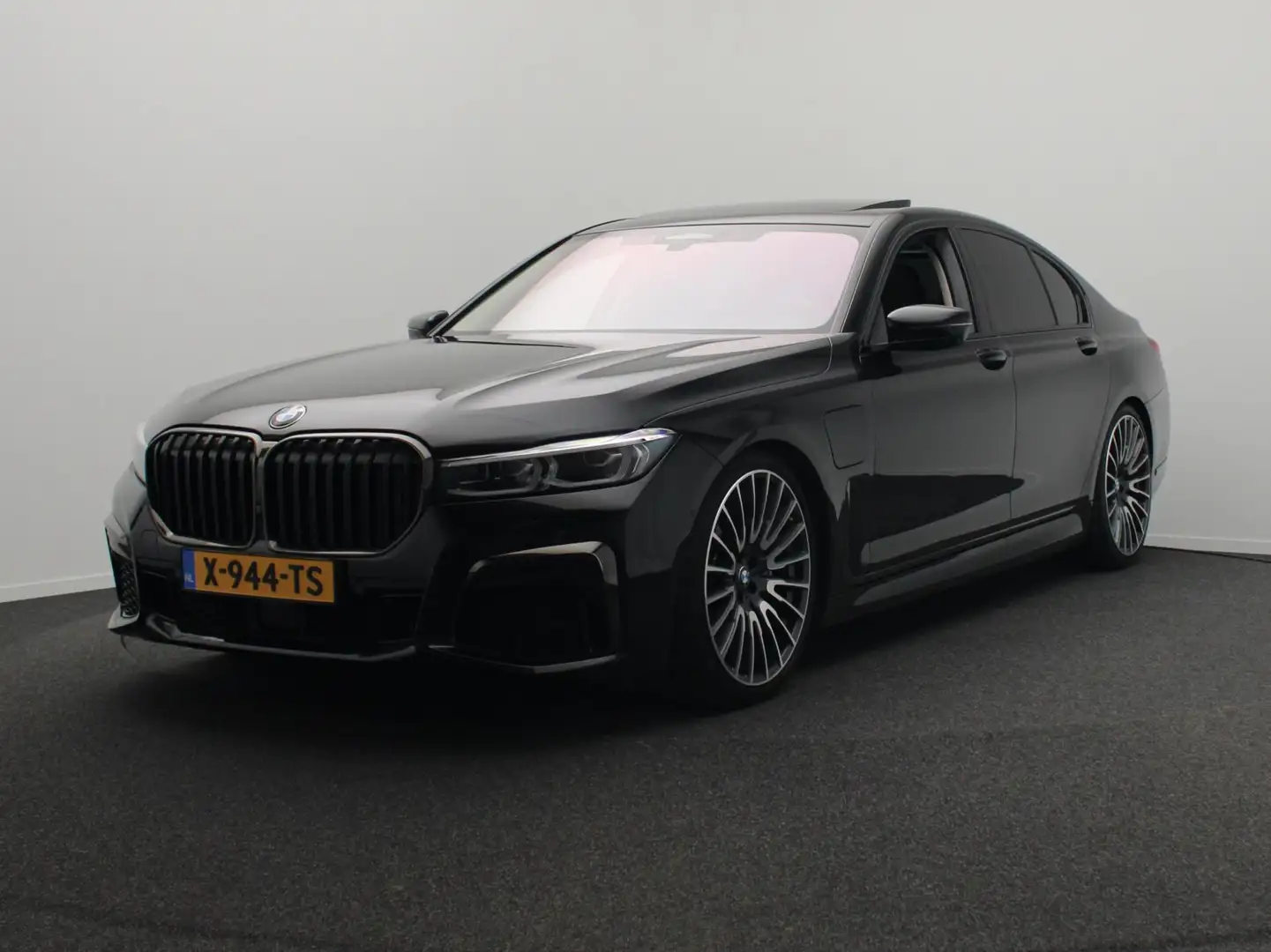 BMW 745 7-serie 745e High Executive *M Sport* Xpel Massage Schwarz - 1