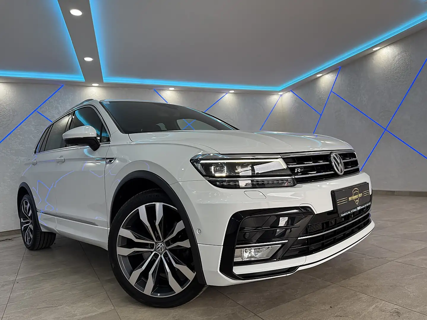 Volkswagen Tiguan 2,0 TDI SCR 4Motion Highline DSG*R-LINE*STDHZ*A... Weiß - 1