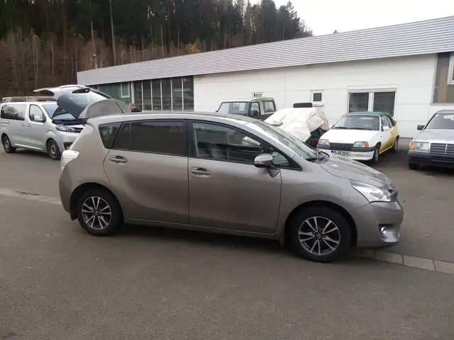 Toyota Verso Verso Diesel 1.6 D-4D 5-Sitzer Start/Stop Life