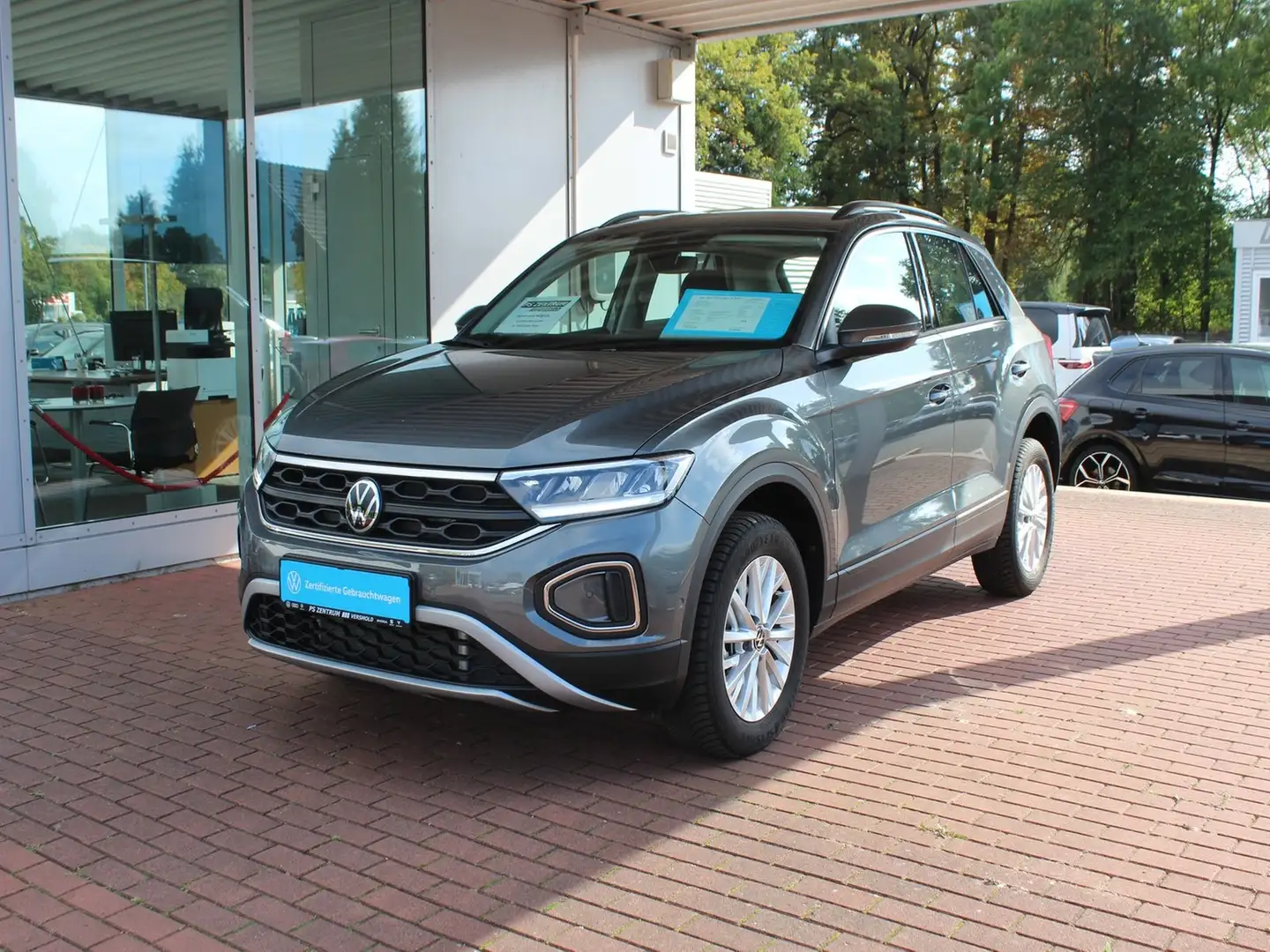 Volkswagen T-Roc 1.5 TSI DSG Life Grau - 2