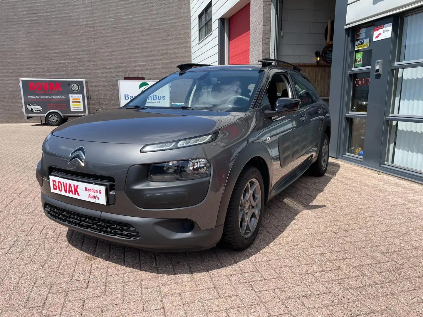 Citroen C4 Cactus 1.2 PureTech Business Plus Grijs - 2