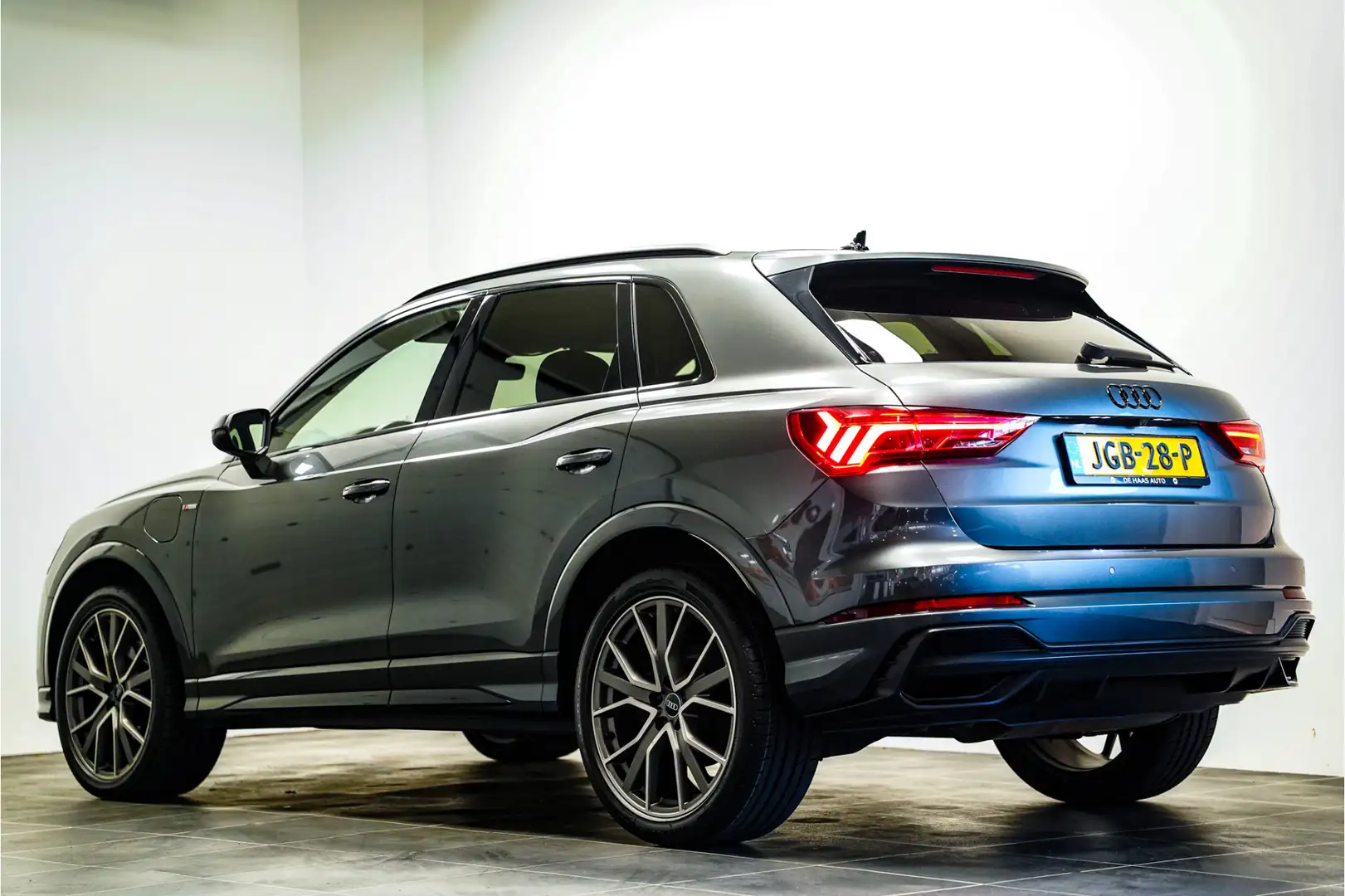 Audi Q3 VERKOCHT Grijs - 2