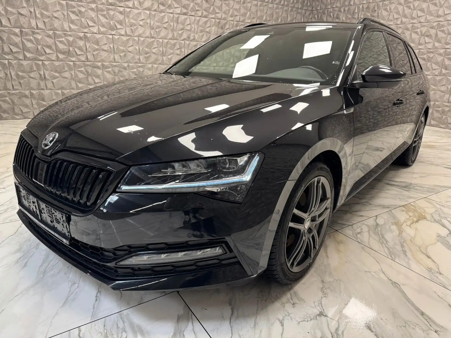 Skoda Superb Combi Sportline*Sound Canton-Alcantara-Vo Schwarz - 2