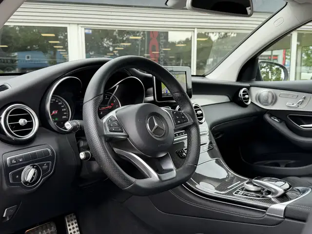 Mercedes-Benz GLC view 2
