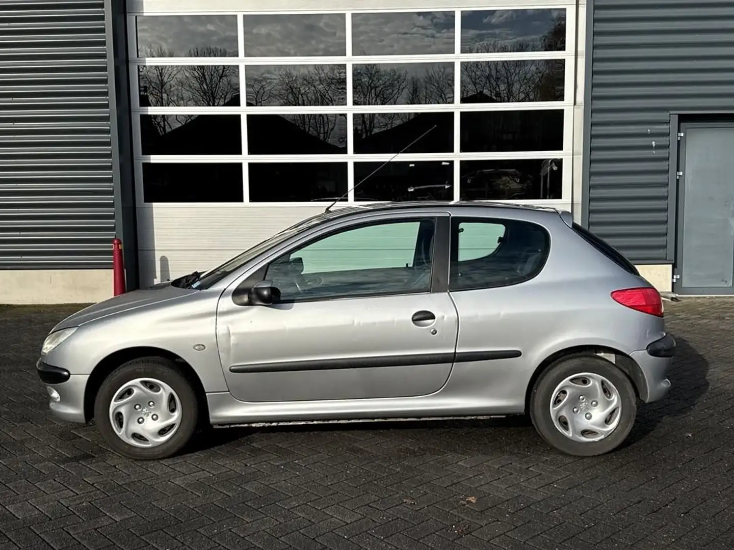 Peugeot 206 1.4 Gentry, airco, nieuwe APK Gris - 2
