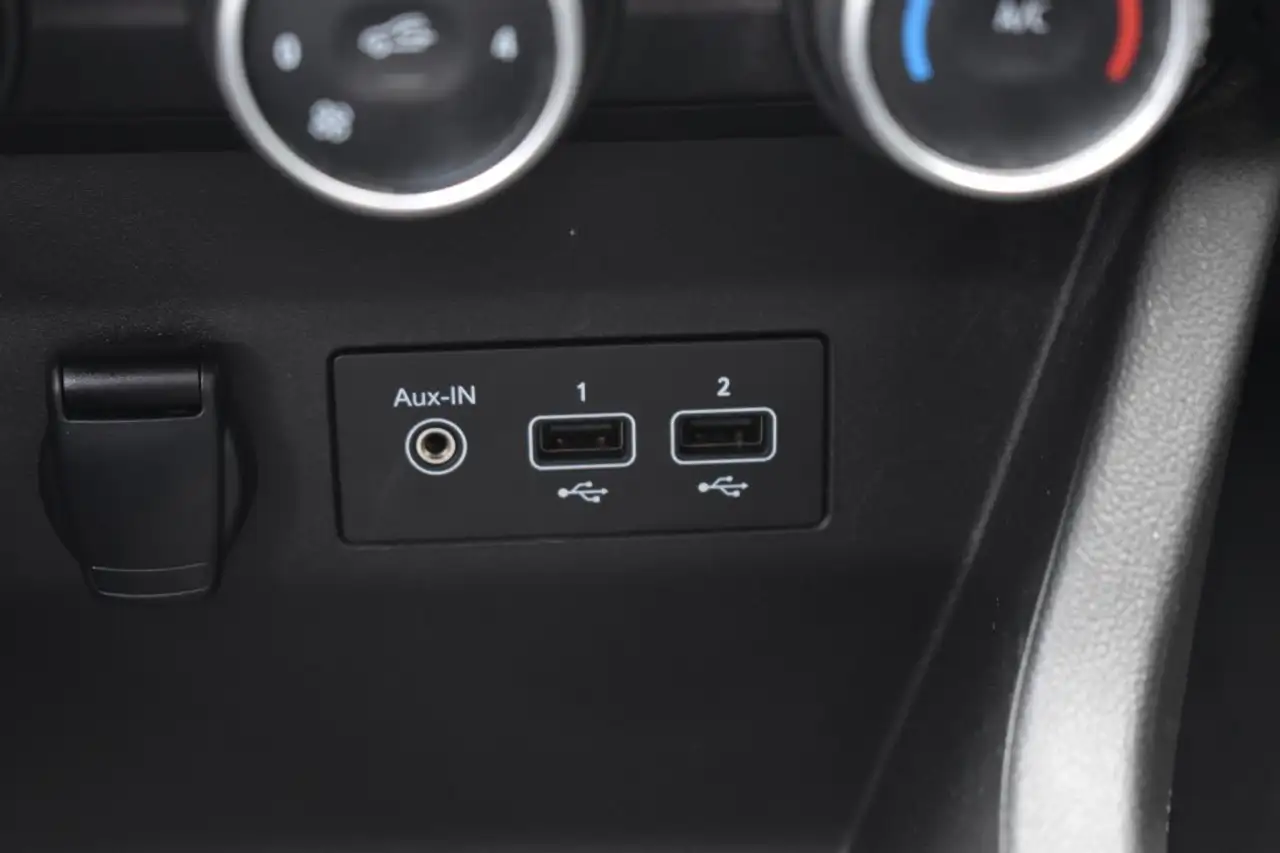 Renault Clio Citadine 5 portes — photo 17