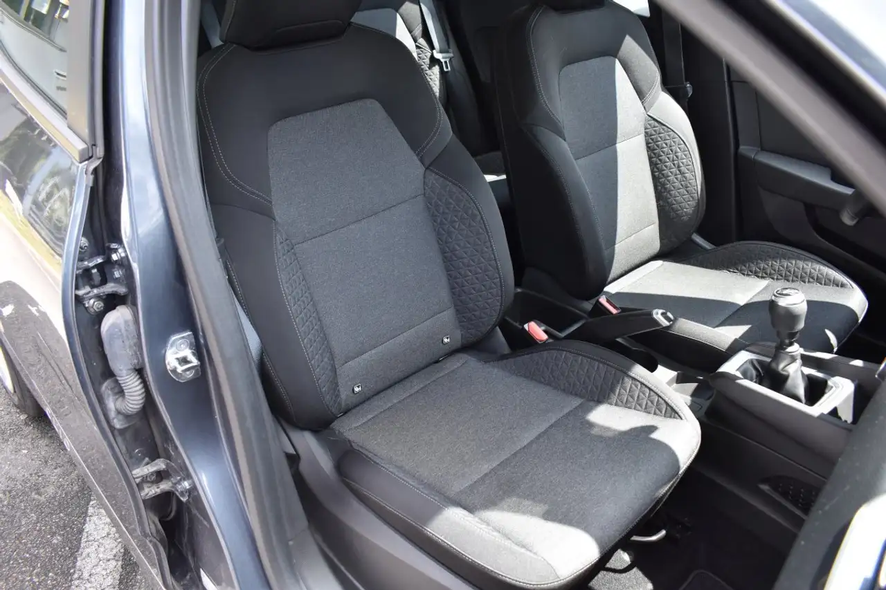 Renault Clio Citadine 5 portes — photo 18