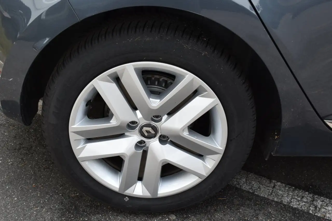 Renault Clio Citadine 5 portes — photo 26