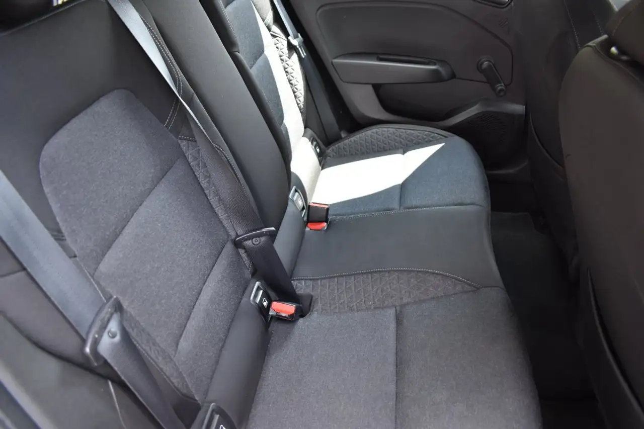 Renault Clio Citadine 5 portes — photo 20