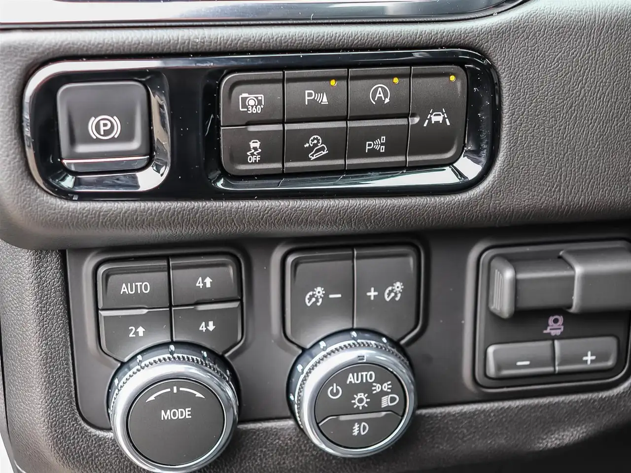 GMC Yukon снимка GMC Yukon