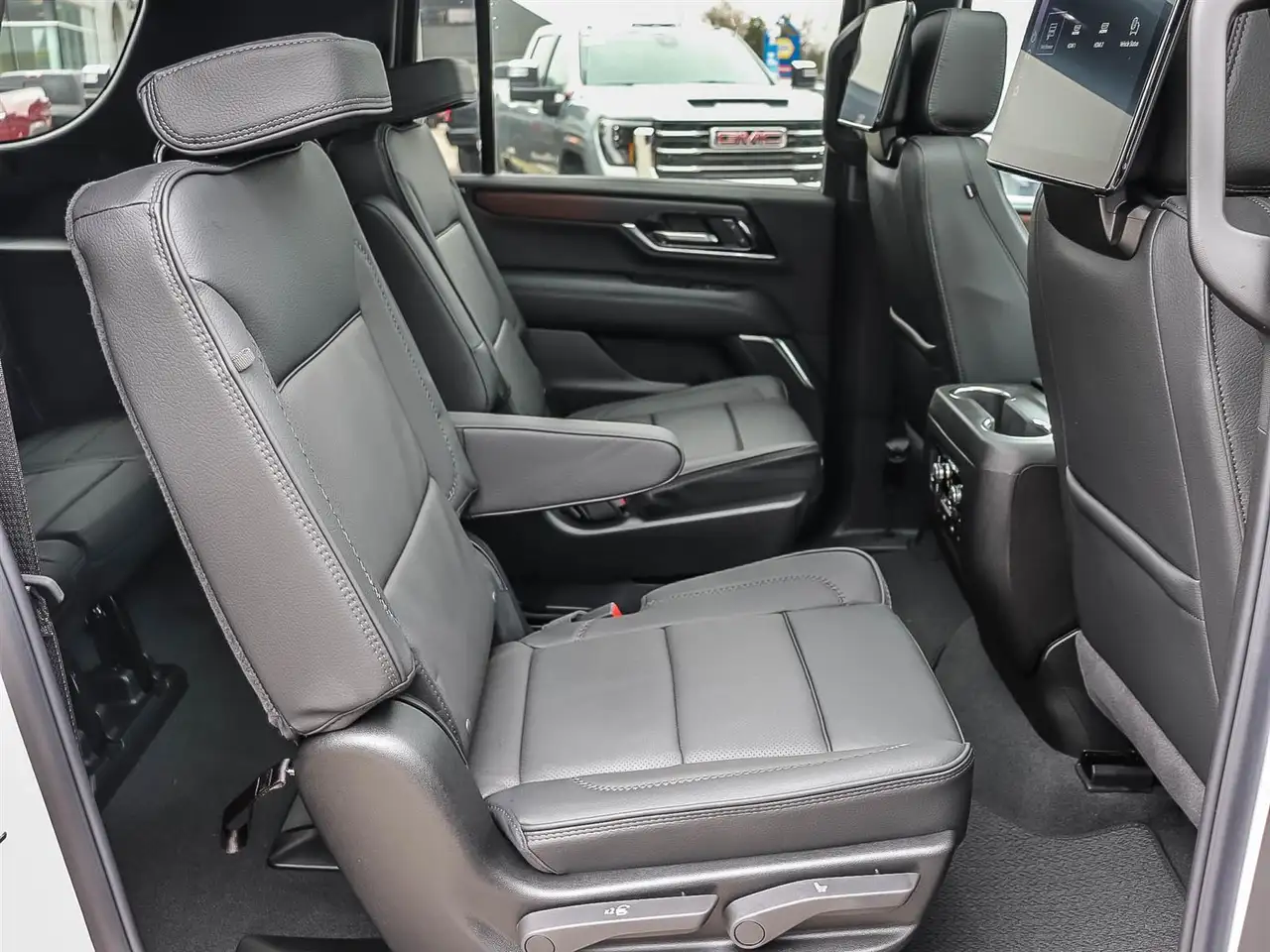 GMC Yukon снимка GMC Yukon