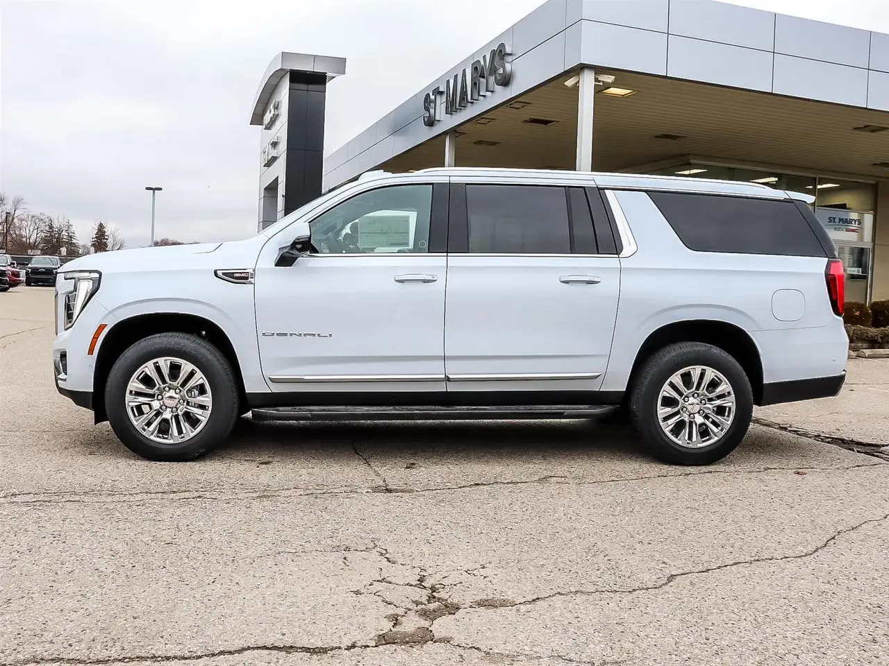 GMC Yukon снимка GMC Yukon