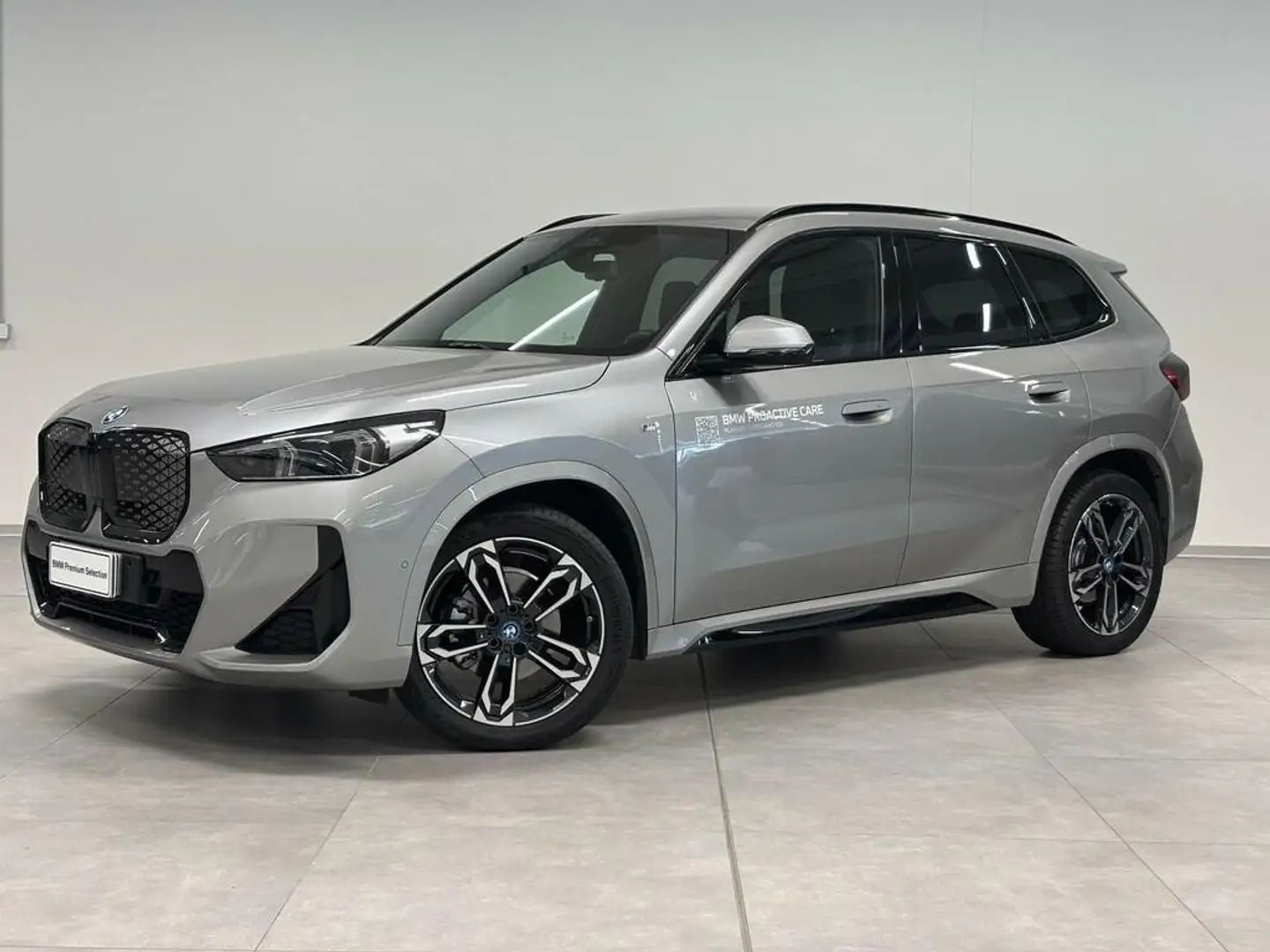 BMW iX1 eDrive 20 MSport Plateado - 1