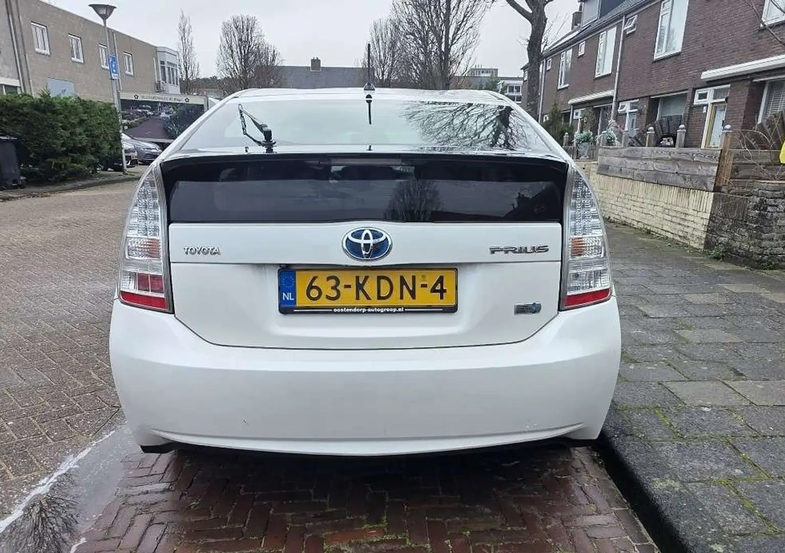 Toyota Prius (Hybrid) - 1