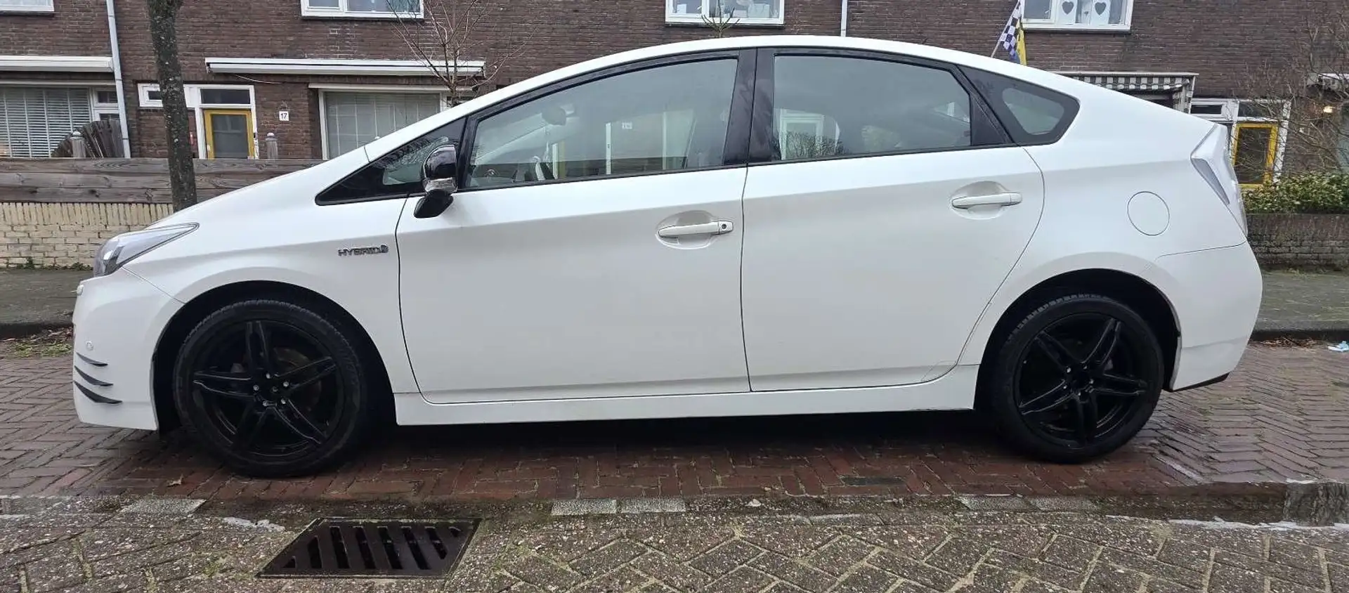 Toyota Prius (Hybrid) - 2