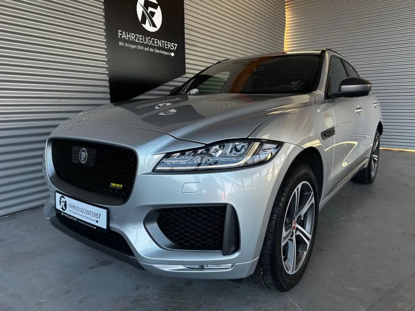 Jaguar F-Pace 30t AWD 300 SPORT/ACC/HUD/PANO/360° Silber - 2