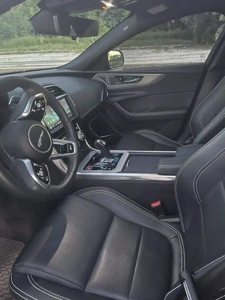 Jaguar XE снимка Jaguar XE
