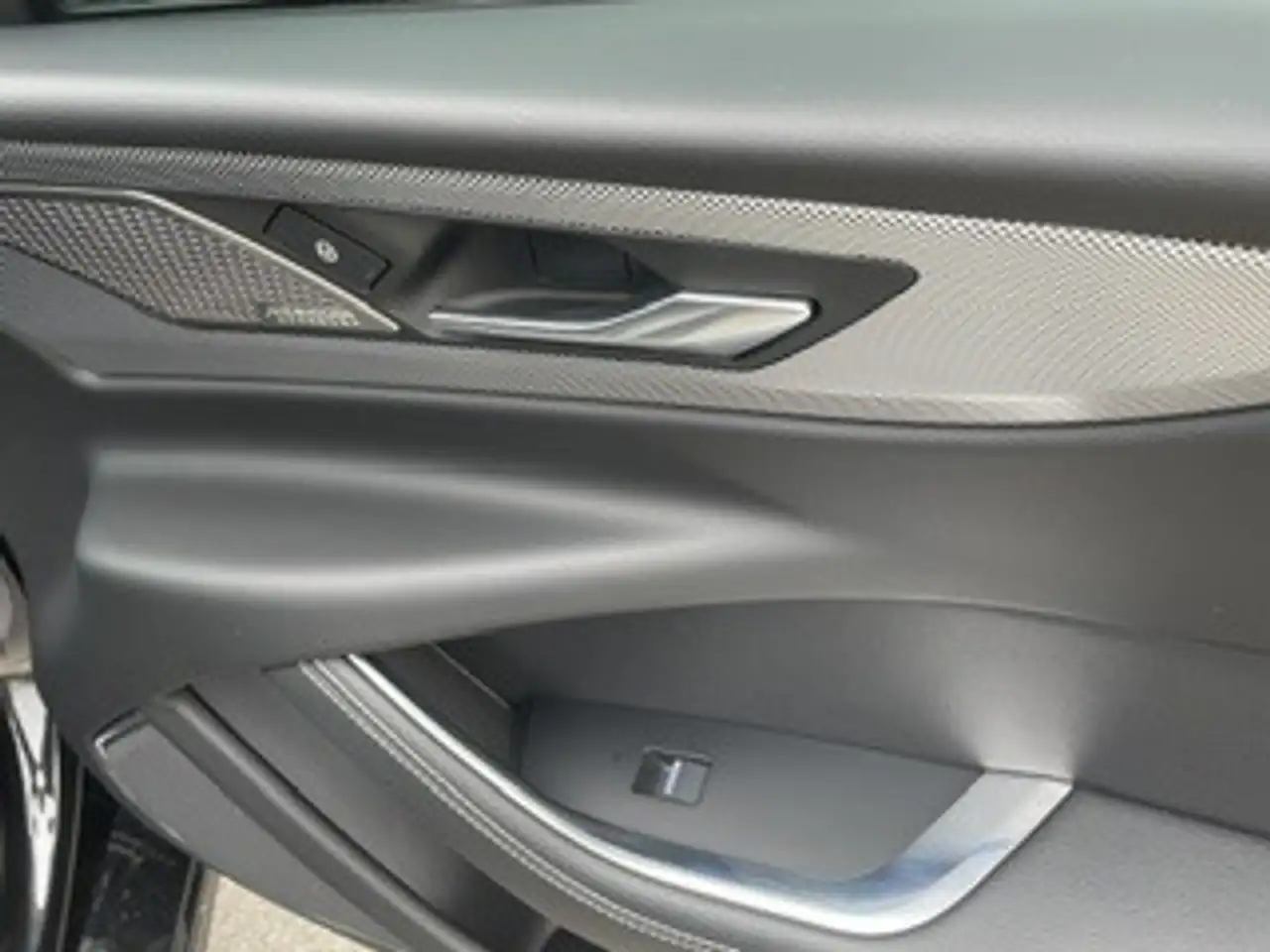 Jaguar XE снимка Jaguar XE