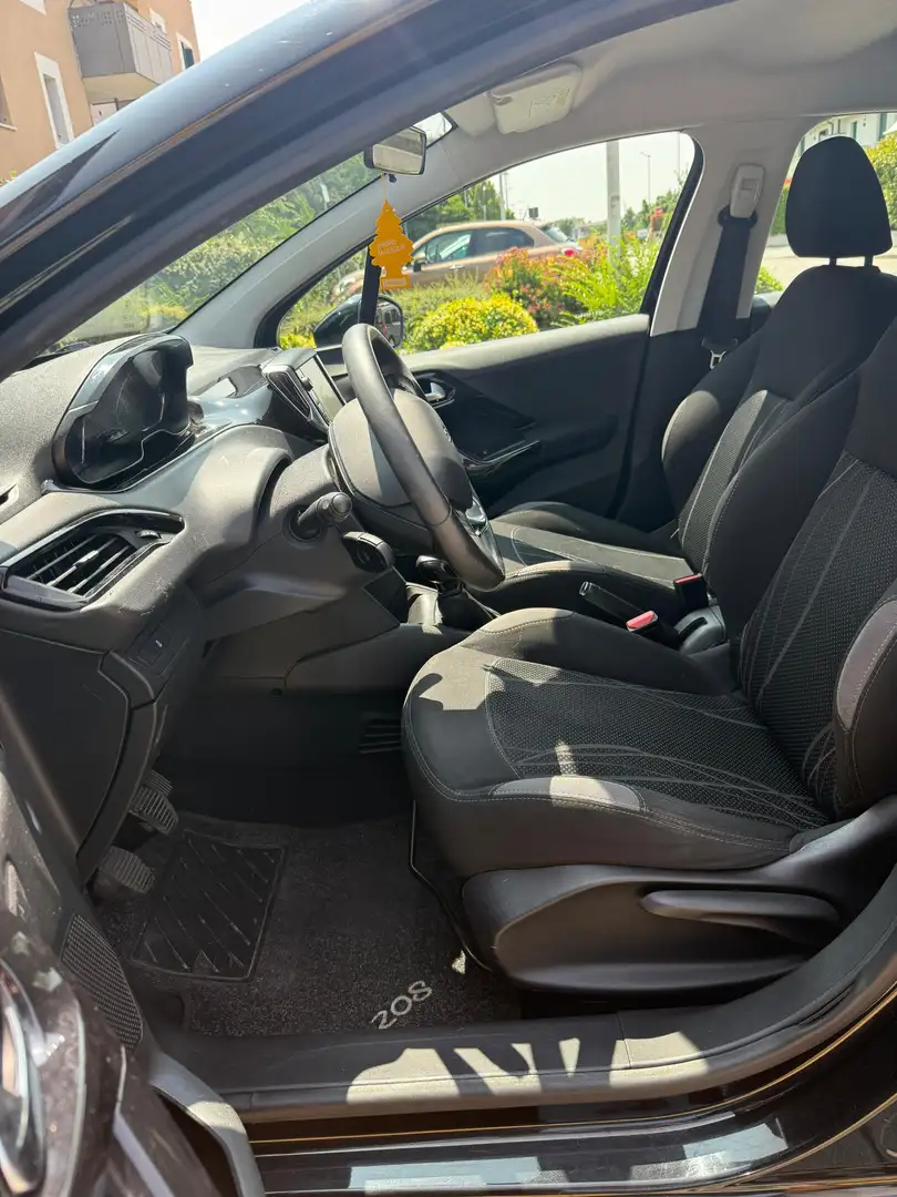 Peugeot 208 1.4 HDi (68 CV) Allure Zwart - 2