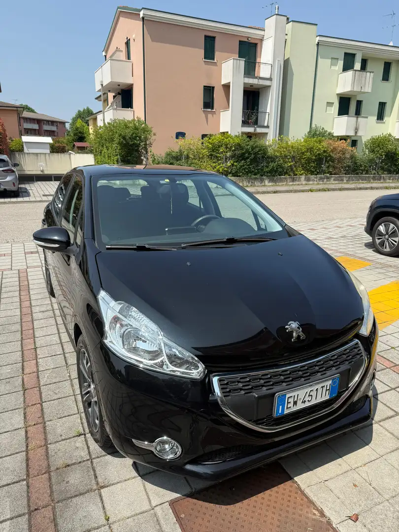 Peugeot 208 1.4 HDi (68 CV) Allure Zwart - 1