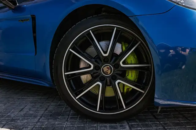 Porsche Panamera view 2