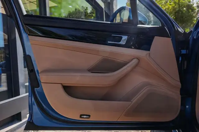 Porsche Panamera view 11