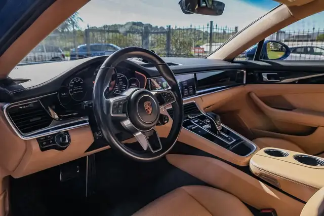 Porsche Panamera view 14